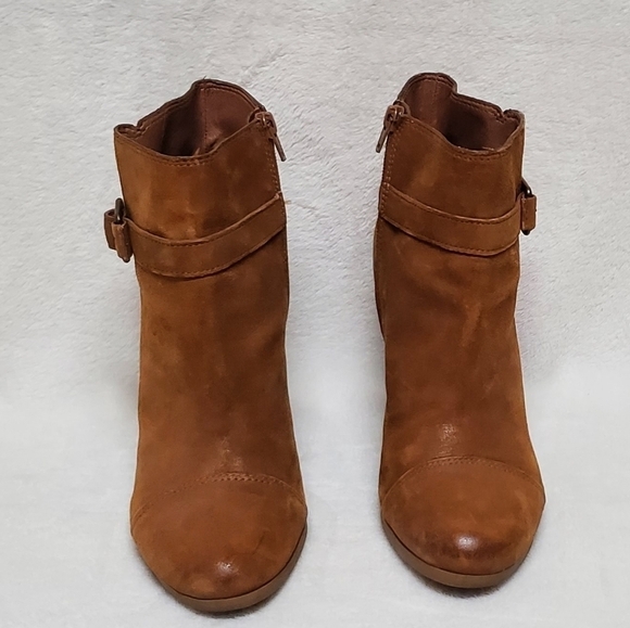 LUCKY Brand Lauren Caramel Suede Stacked Block Heel Buckle Strap Ankle Booties - Picture 2 of 16